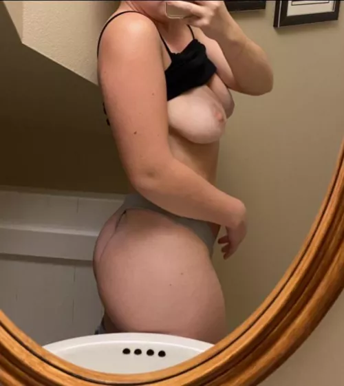 Anyone older guys want to own a fuck toy? (f18) by Peachy_Eva