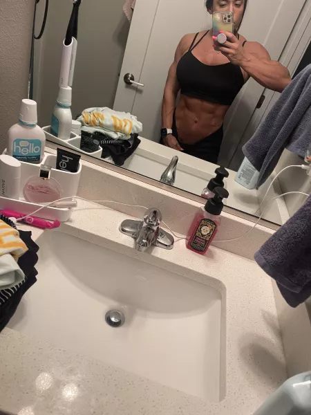 anyone think abs look sexy? by Freakyfitnessgirl