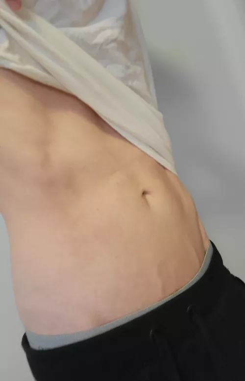 Anyone up for game and cuddle with your 5'3 105lb twink on this Friday night? by YourSmolGuy