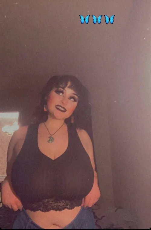 Anyone up late? ❤️ by Mommy_Shelby