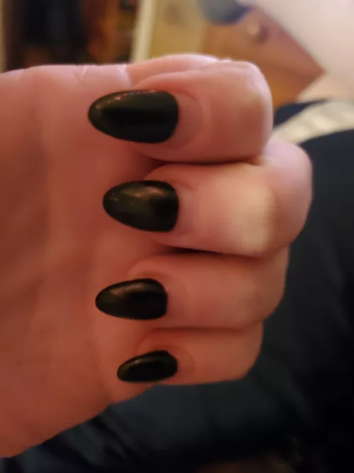 Anyone wana help me get new nails by yourpleasure25