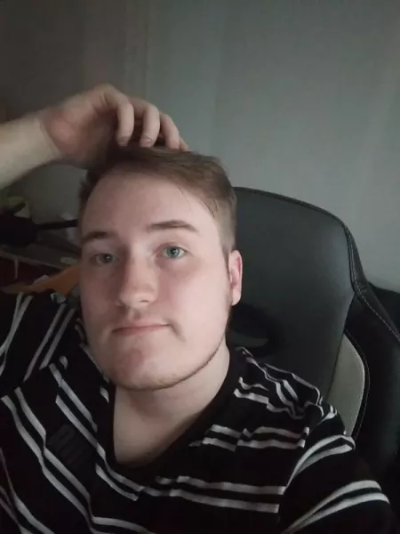 Anyone wanna chat😊? by tariash