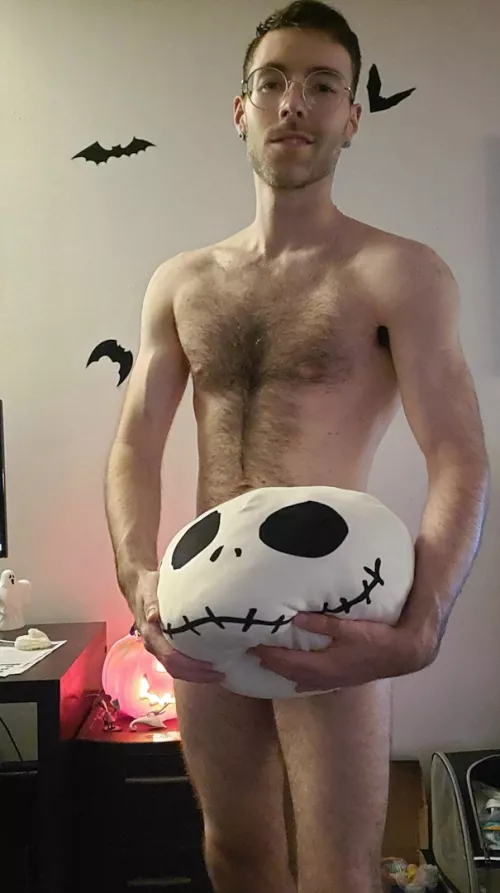 Anyone wanna come cuddle and watch horror movies? by ApparentlyAtticus