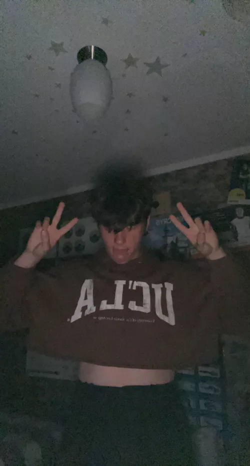 Anyone wanna cum on my face🤤🤤 follow if u do daddies 😋 by Chemical_Star5164