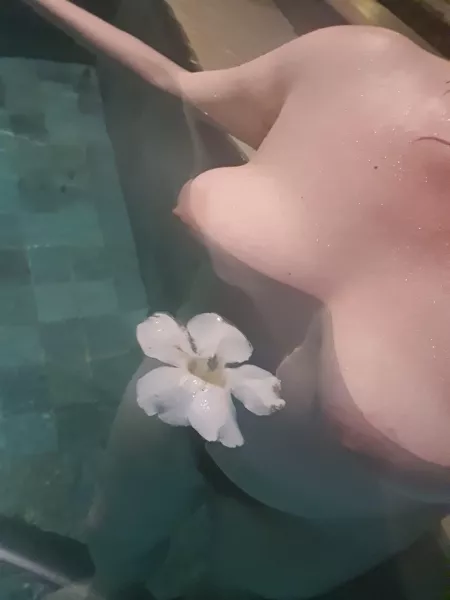 Anyone wanna get wet with me? by Sassyredbitch77