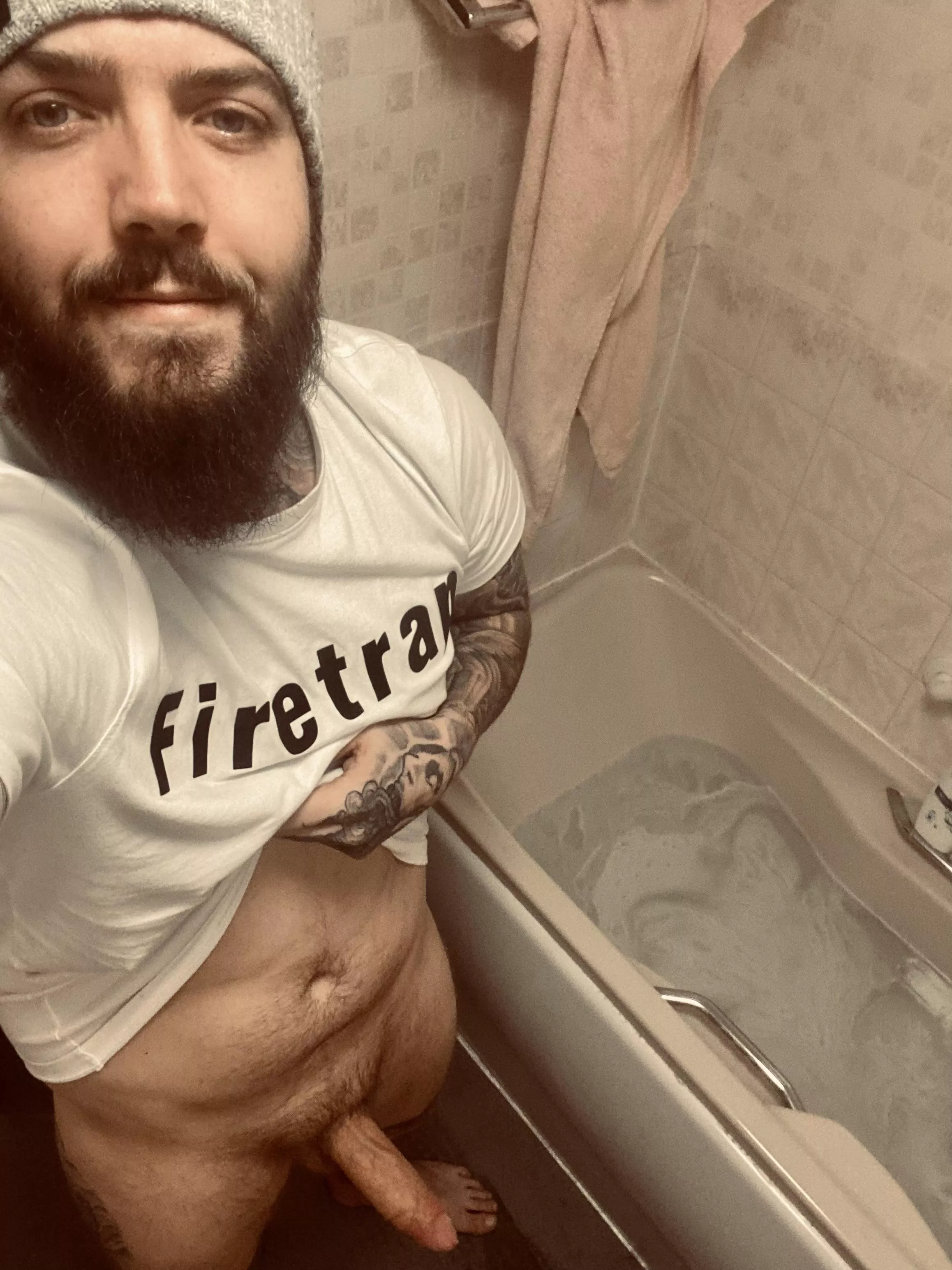 Anyone wanna join me for a soak ? 😜 posted by Both_Cardiologist134