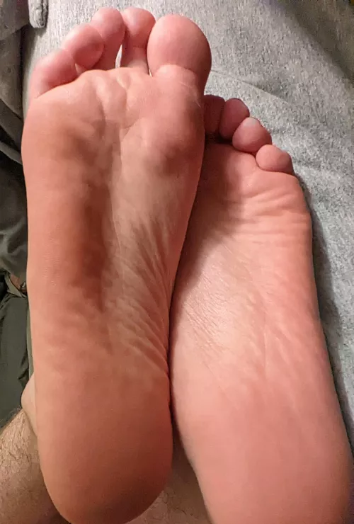 Anyone wanna lick these soles and suck these toes ? by VinceFooter