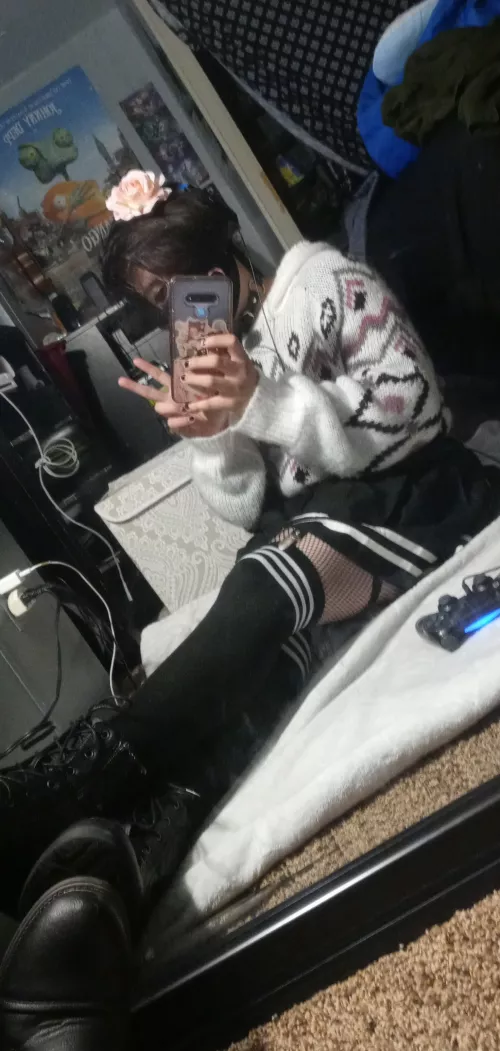 Anyone wanna play PS4?🥺👉👈 by Femboy_Izzy