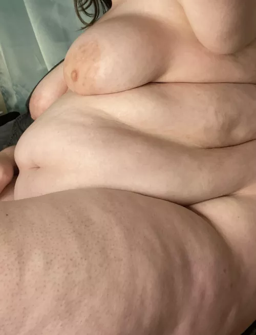 Anyone wanna spend the day in bed with me? Let’s celebrate the first day of 2022 😉 by briebennettbbw