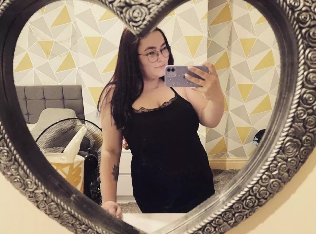 Anyone wanna talk/rp lee for guys switch for girls 21 f posted by jordan327493