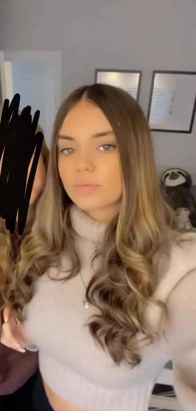 Anyone wanna tribute my friend or jack off to her together I’m bi add me on Kik alec_hqwer163 posted by Louis66609