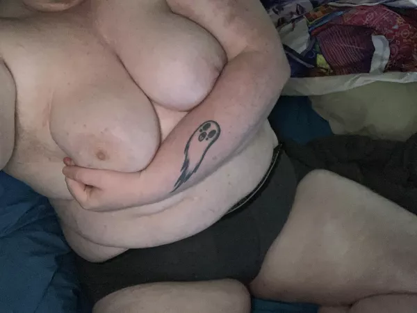 anyone want a chubby gamer boy with pretty tits by biggdickenergyy