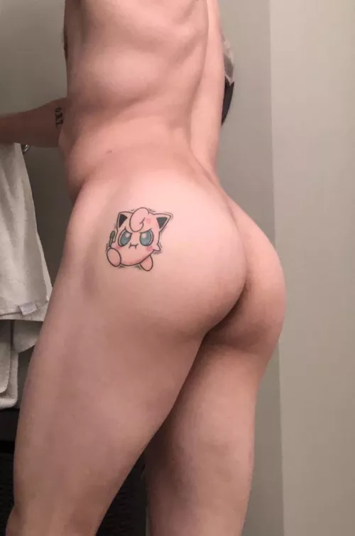 Anyone want an early afternoon snack 🍑? by thisismynameipromise