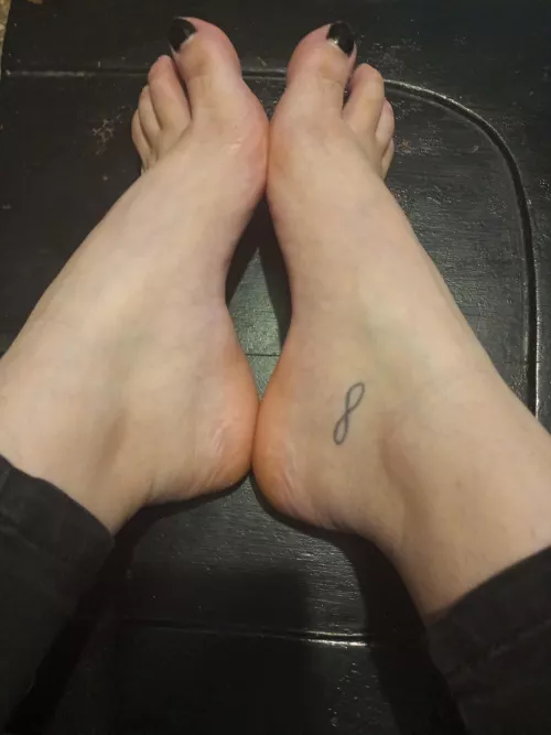 Anyone want dinner? 😈 by mstrss_lilith