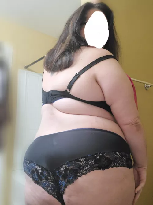 Anyone want to bend me over and fuck the shit out of my pussy and ass?? by AZ_BBW4U