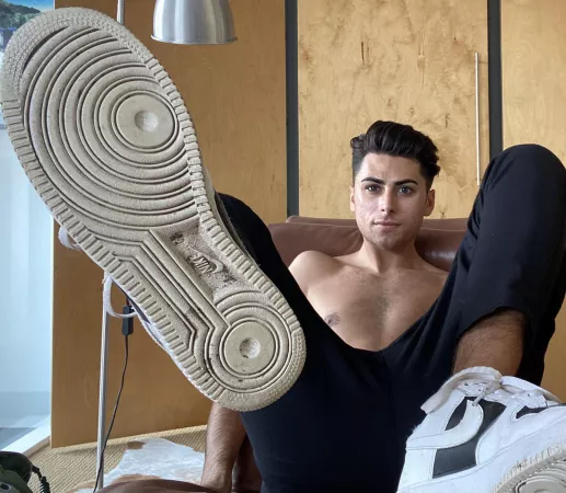 Anyone want to buy a pair of my AF1’s? by Onlyfanskai