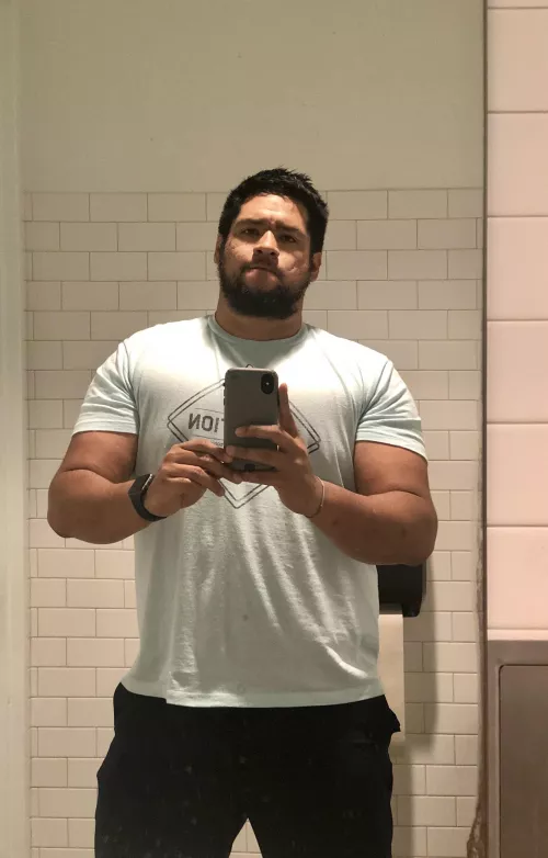 Anyone want to chat with a bearish dude ? by Lucky_Brutus