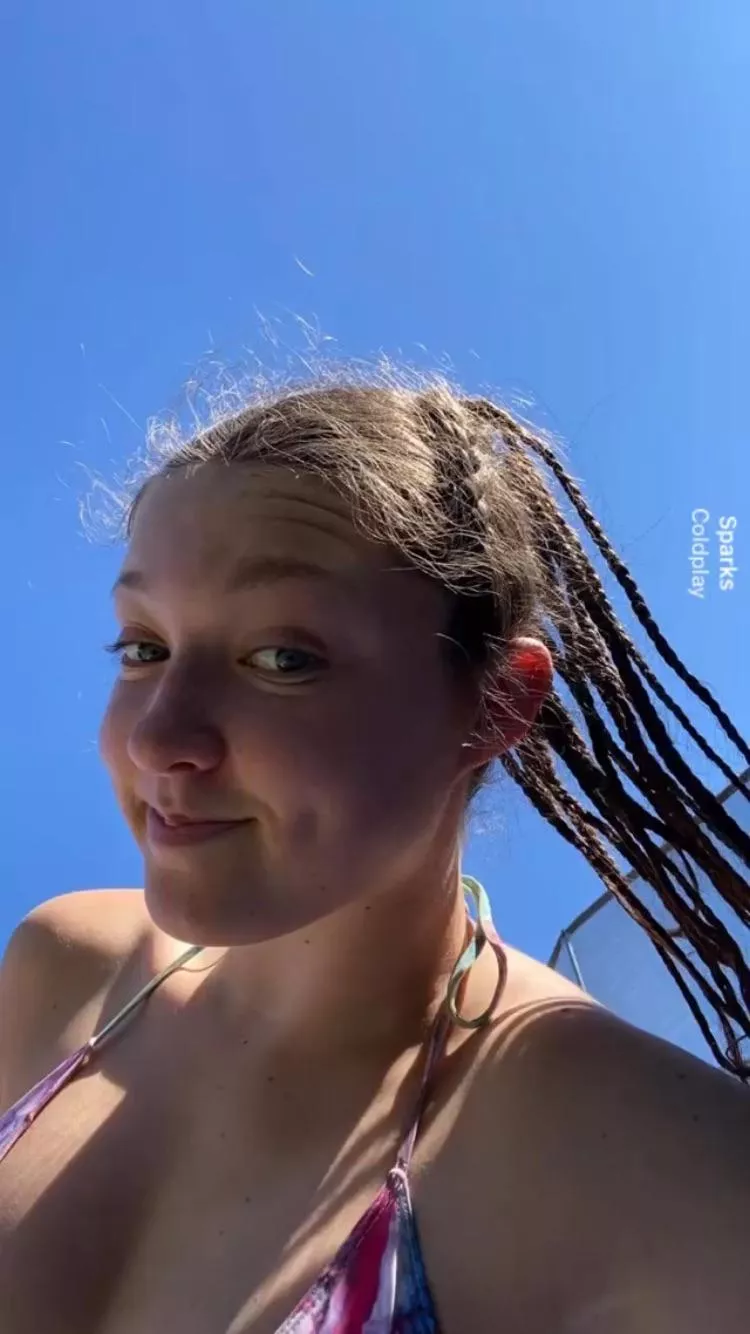 Anyone want to cock/cum trib this barely legal cutie? Kik johnny193820 posted by johnny16572