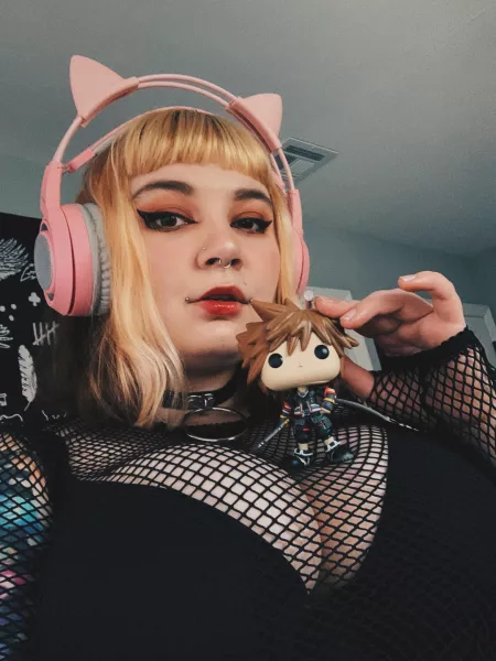 Anyone want to play video games with Sora & I? ☺️💖 by crybabymeowx