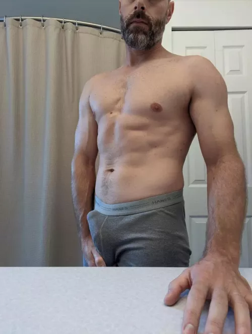 Anyone want to see without boxers? DMs welcome 😉 by hardaf_247