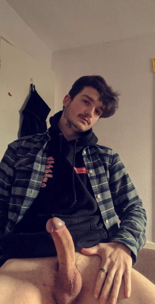 anyone want to sit in my lap? 😘 by thatguy-sam23