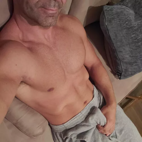 Anyone want to snuggle? by Buffbagwell32