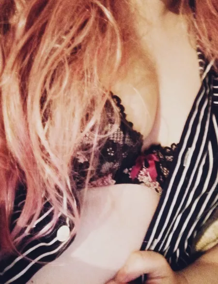 Anyone want to snuggle? ;) by Cassiecalling