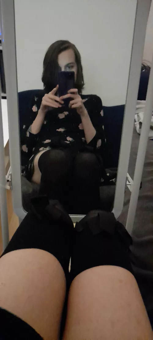 Anyone wants to fall asleep on my thighs? :3 by Rozmette