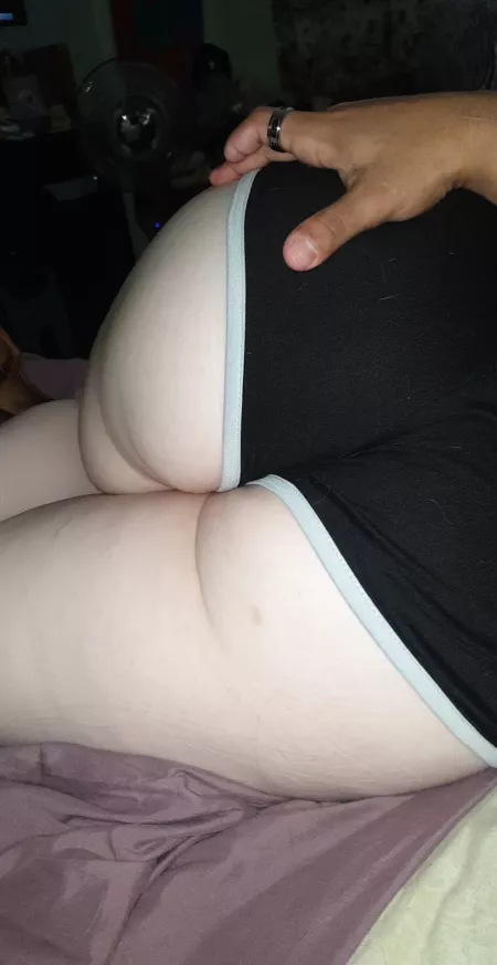 Anyone wants to fuck my slutty gf thick white ass as I spread her cheeks for your cock 🤤 by Sarah_6969-