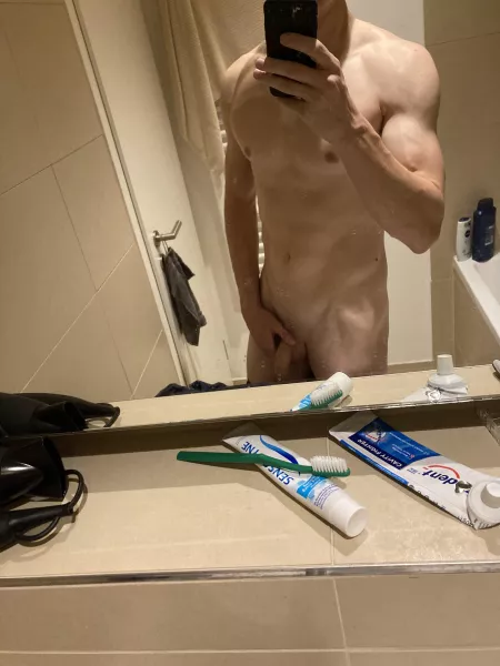 Anyone wants to use me? by WallabyWild8701