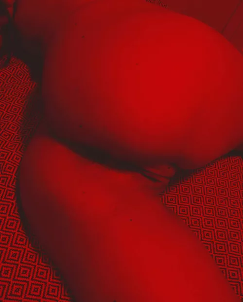 Anyone who wants to make me happy? 😳🤭 by InaZoldyk