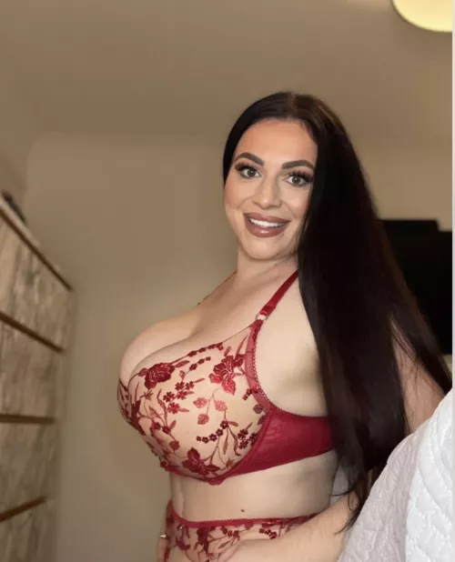 Are busty curvy brunette women your type ? by JasmineJamesX_