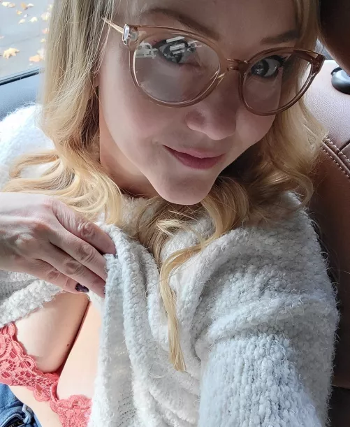 Are mature women sexy in glasses? [F48] by Crystal_Sunshine_
