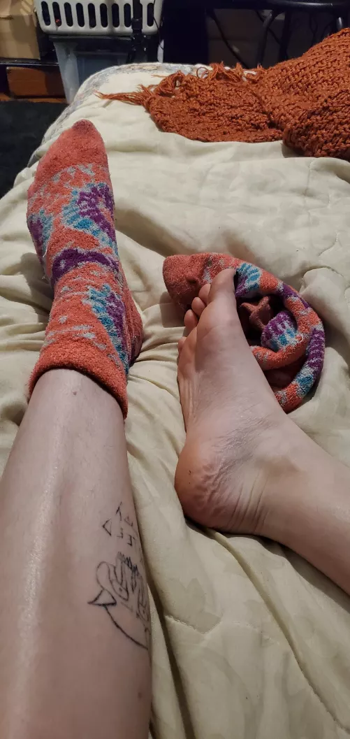 are my feet cute? [f][21] by cloverthelucky
