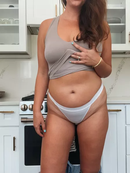 Are slutty milfs your type? by Mynameiskatie224