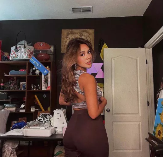 are small butts appreciated here ☺️ by chelsxy