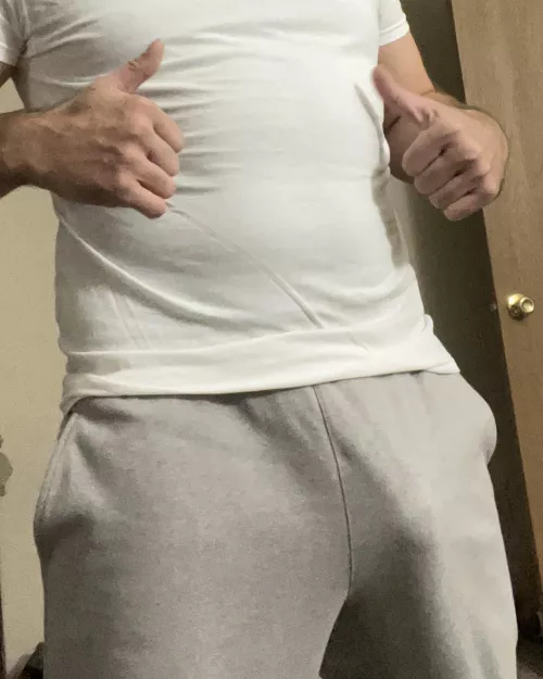 Are sweatpants bulges acceptable here?? by ooo_shit