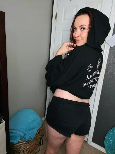 Are thick thighs your type? 😏 by xoxo_secretphoenix