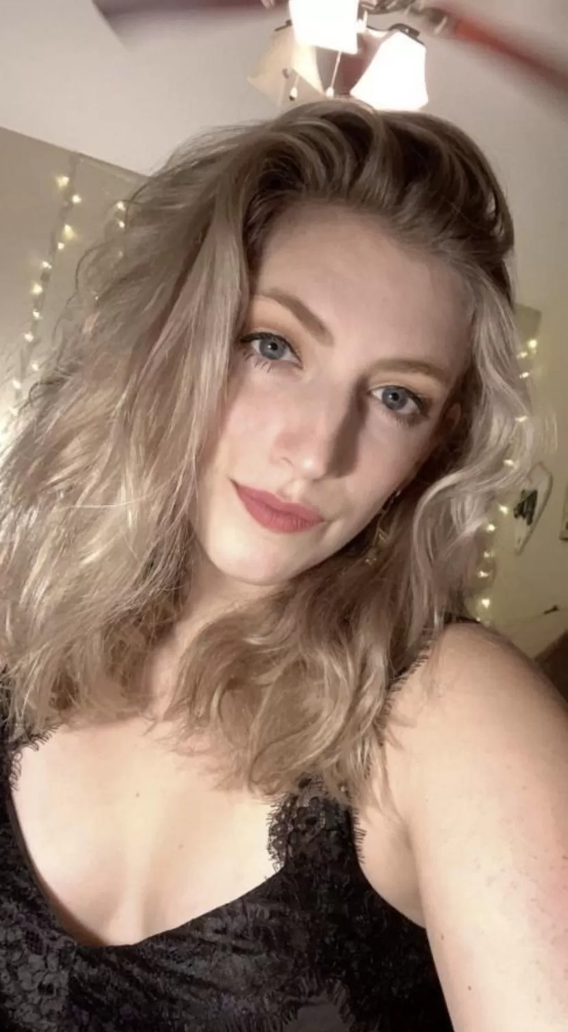 Are you a fan of her baby blues and DSLs? posted by SexyMommyKaitlyn