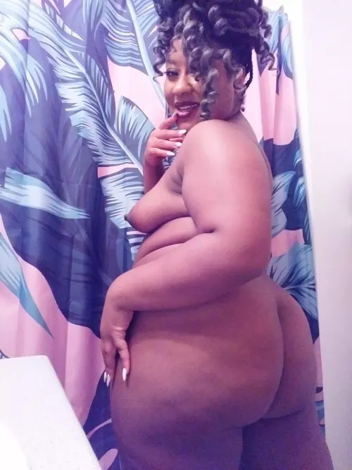 Are you checking me out?😛 by Serving_cake