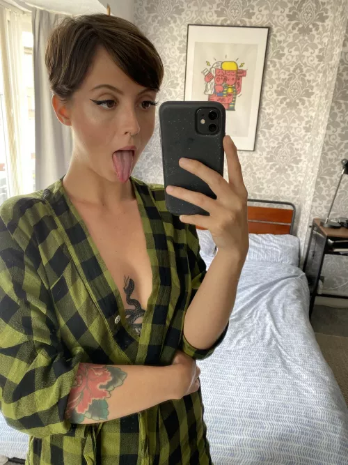 Are you into goofy British girls? by daisydares