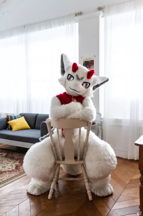 Are you looking at me? by Lapyu