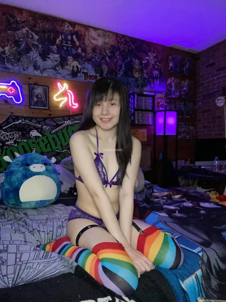 are you ok with small boobs? by tiedyedicorn