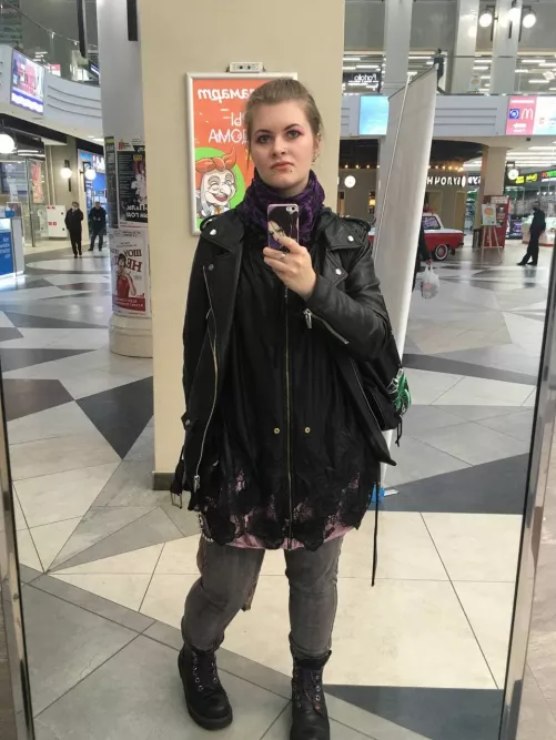 are you ready to paint me as beautifully sexy and wet as one of your french girls?