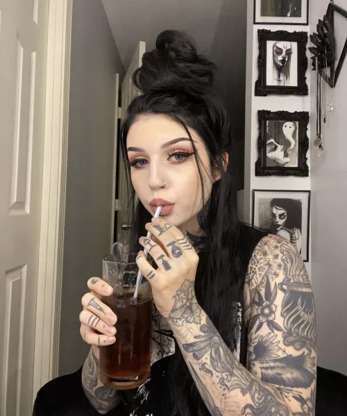 Are you ready to submit? Dominant trap looking for a new subby sissy slave to outsize and humiliate by Jesspor