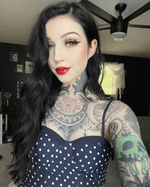 Are you ready to submit? Dominant trap looking for a new subby sissy slave to outsize and humiliate by Jesspor