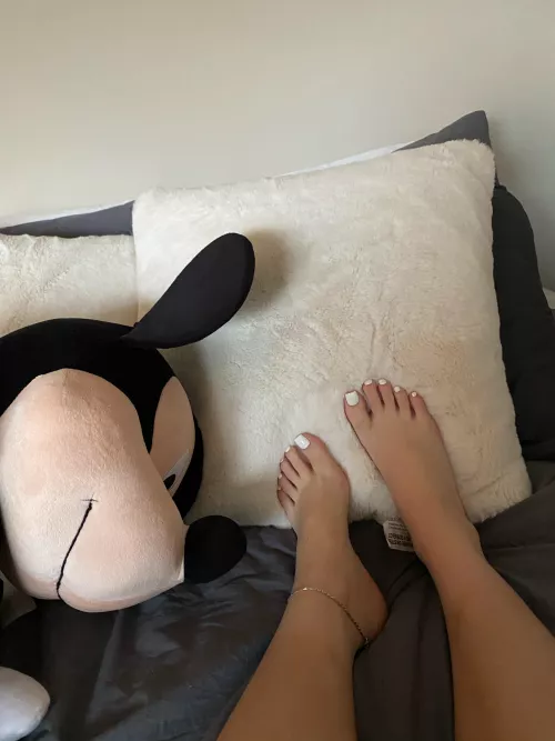 Aren’t my feet cute 🙈 by slim333sita