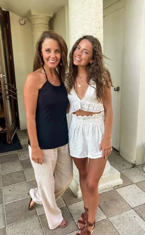 Aren’t they a stunning duo? by formyeyesonly69