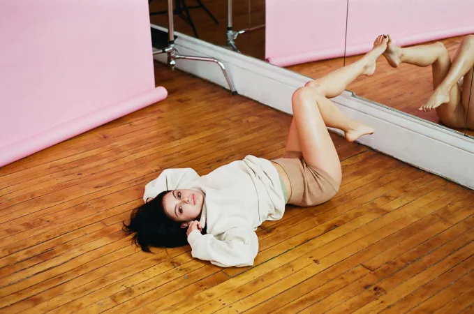 Ariel Winter by lawnmowertraffic