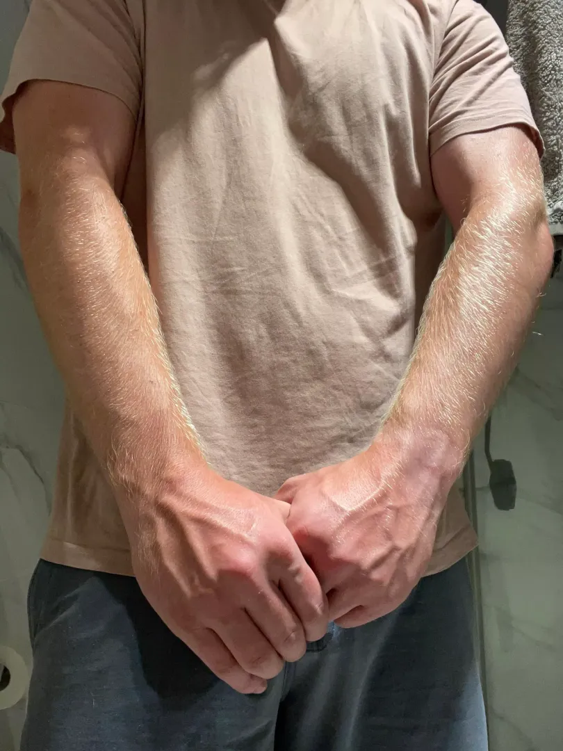 Arms fore your viewing. posted by pengman6